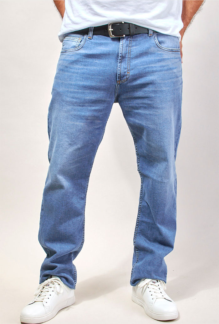jean classic fit